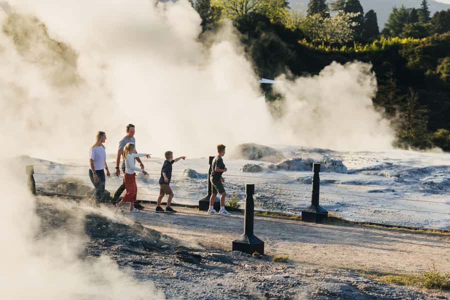 Te Puia: Te Rā Guided Day Tour - The 90-minute route and what you actually see