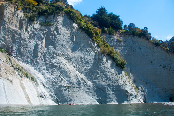 The Awesome Scenic Rafting Adventure - Full Day Rafting on the Rangitikei River - The final float and return from Tarata Lodge