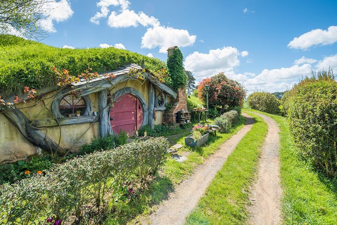 The Hobbiton Movie Set Small-Group Guided Tour from Auckland - Should you book the Auckland Hobbiton tour?