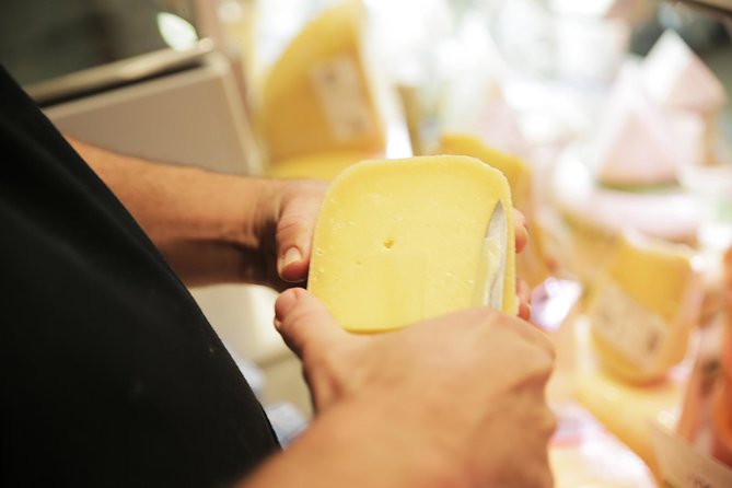 The Tastebud Tour, award winning food tour of Auckland - Farmers market or coffee roastery first