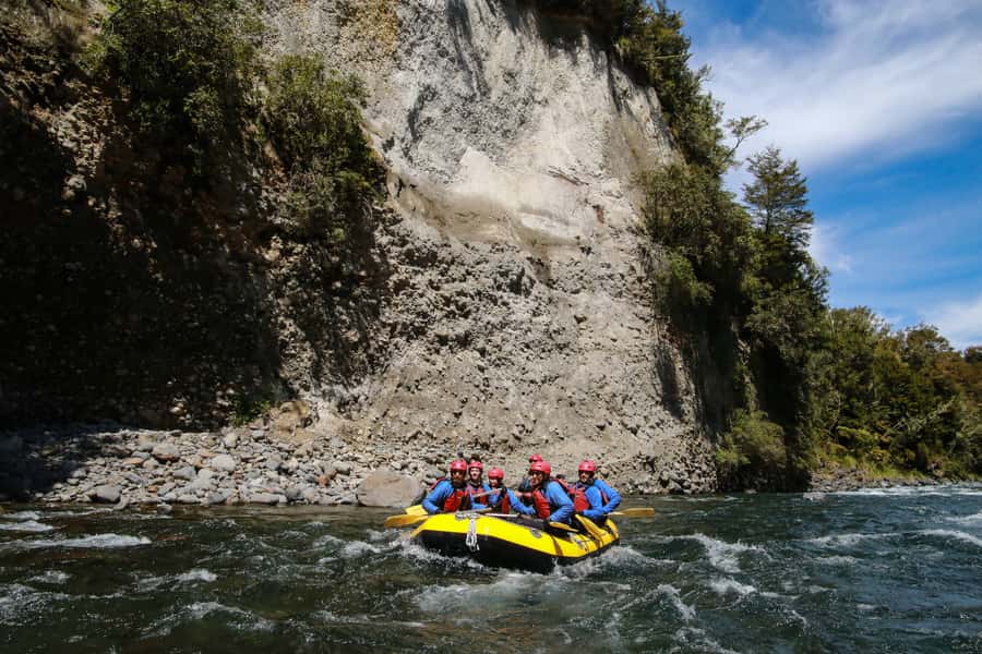 Tongariro River: Grade 3 Whitewater Rafting - Safety briefing and paddling practice