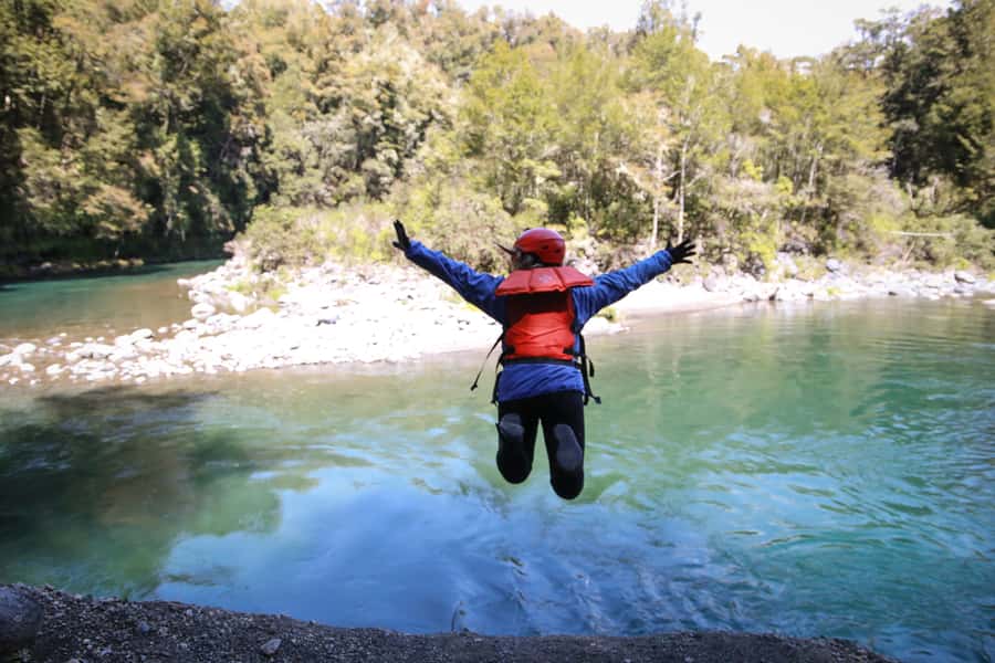 Tongariro River: Grade 3 Whitewater Rafting - Starting at the Turangi rafting base