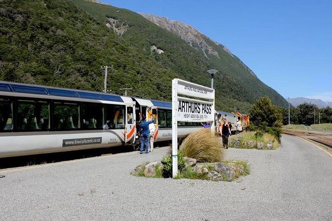 TranzAlpine Train, Arthur's Pass and Castle Hill Day Trip - The guides and the small-group feel