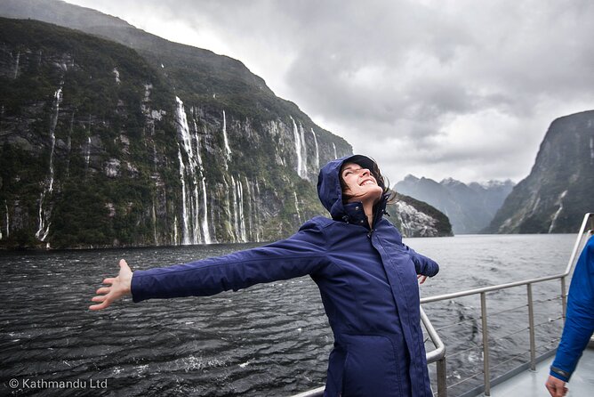 TSS Earnslaw Lake Wakatipu Steamship Cruise from Queenstown - Commentary, café, and onboard atmosphere