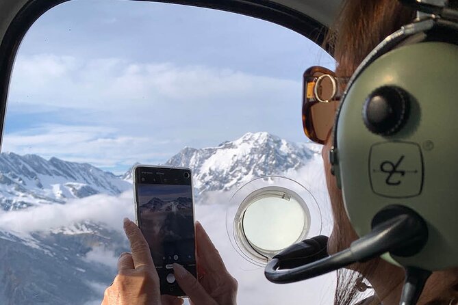 Ultimate Discovery: 3 Glaciers & Snow Landing – 45min - Seating, views, and weight limits