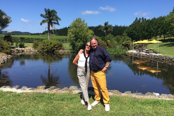 Vineyards Honey and Black Sand Beaches from Auckland - Muriwai Beach and the west coast change of scene