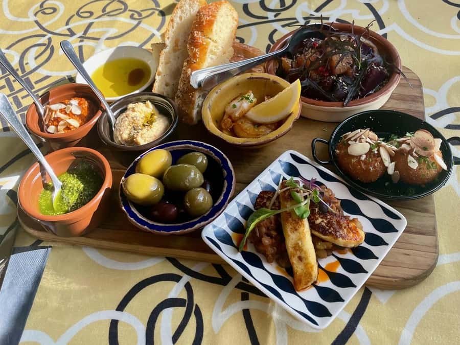 Waiheke Island Gourmet Food and Wine Tour with Lunch - Who should book this day