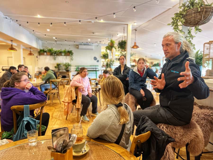 Waiheke Island: Maori Cultural Tour + Lunch + Wine - Lunch beside Onetangi Beach