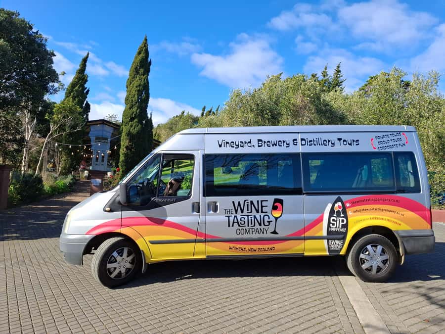 Waiheke Island: Sip and Savor 3 Vineyards Tour with Lunch - Key points at a glance