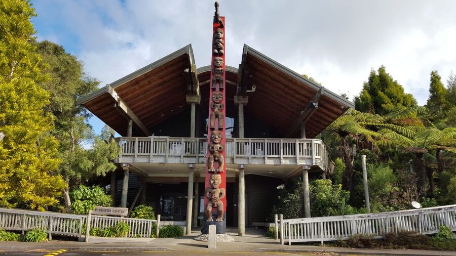 Waitakere Ranges Wilderness Experience Tour from Auckland - Tea, biscuits, and Manuka honey by the sea