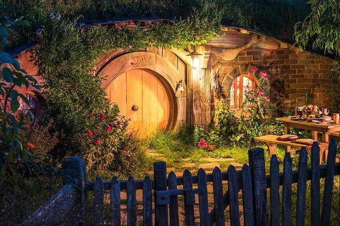 Waitomo Caves & Hobbiton Small Group Tour inc Lunch from Auckland - Who should choose this day trip