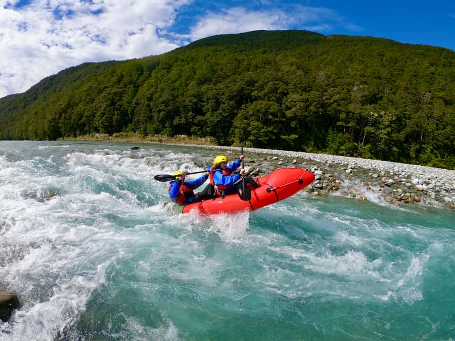 Wanaka: Full-Day Guided Packrafting Tour with Lunch - A riverside lunch with the mountains overhead