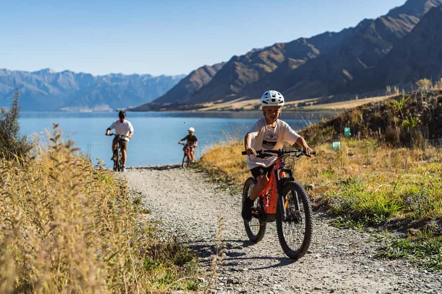 Wānaka: Gladstone Track and Wanaka Trails on Bike or eBike - Starting in Wānaka with the right bike