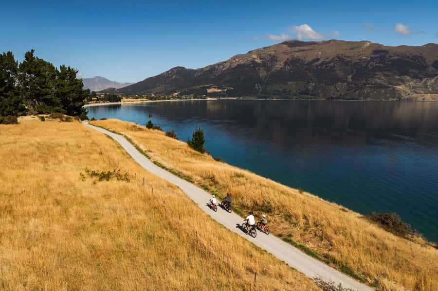 Wānaka: Gladstone Track and Wanaka Trails on Bike or eBike - From the lake to the Hāwea and Wānaka Trails