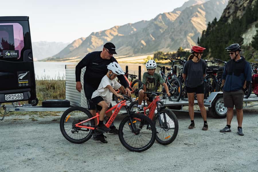 Wānaka: Gladstone Track and Wanaka Trails on Bike or eBike - The 25-minute shuttle to Lake Hāwea