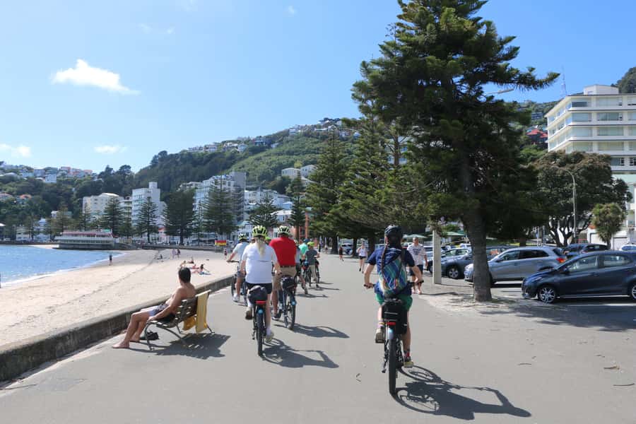 Wellington: Guided Sightseeing Tour by Electric Bike - The café stop and the value of a slower break